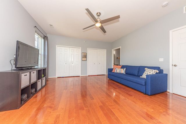 1042 W Summerfield Glen Circle, Ann Arbor, MI 48103