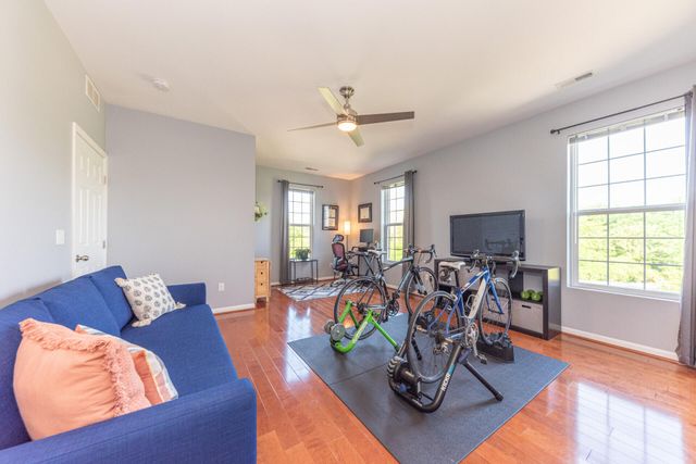 1042 W Summerfield Glen Circle, Ann Arbor, MI 48103