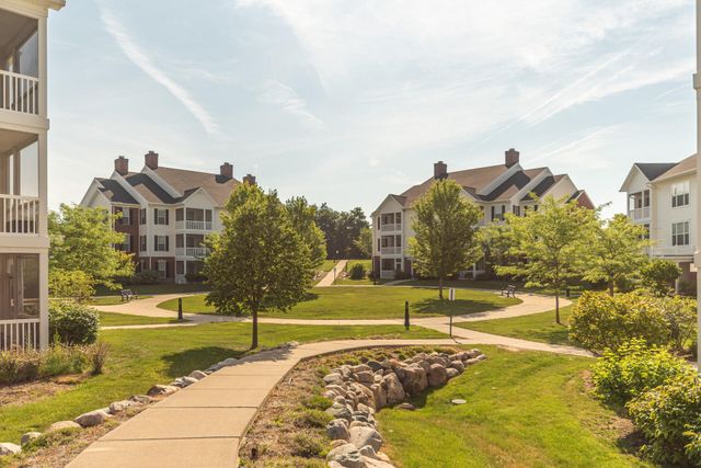 1042 W Summerfield Glen Circle, Ann Arbor, MI 48103