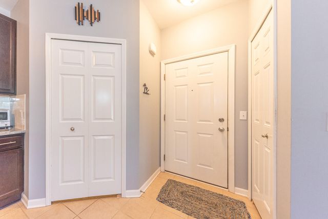 1042 W Summerfield Glen Circle, Ann Arbor, MI 48103