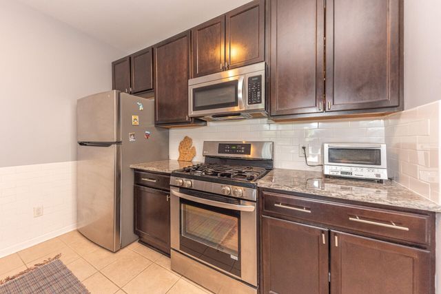 1042 W Summerfield Glen Circle, Ann Arbor, MI 48103