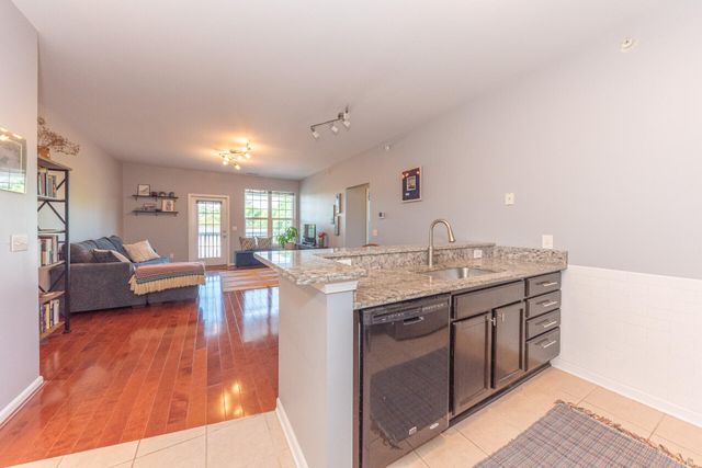 1042 W Summerfield Glen Circle, Ann Arbor, MI 48103