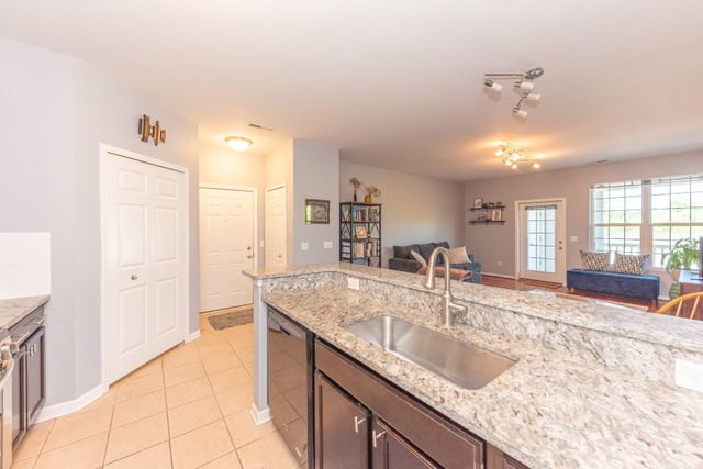 1042 W Summerfield Glen Circle, Ann Arbor, MI 48103