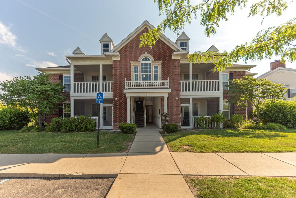1042 W Summerfield Glen Circle, Ann Arbor, MI 48103