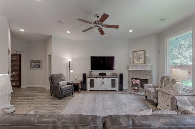 756 Holly Springs Drive, Conroe, TX 77302