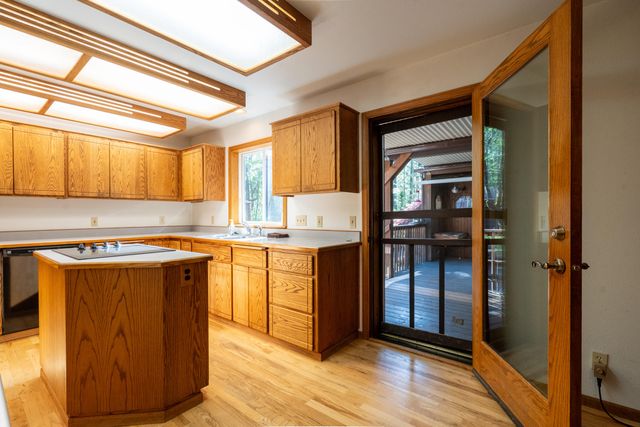 209 College Drive, Grants Pass, OR 97527
