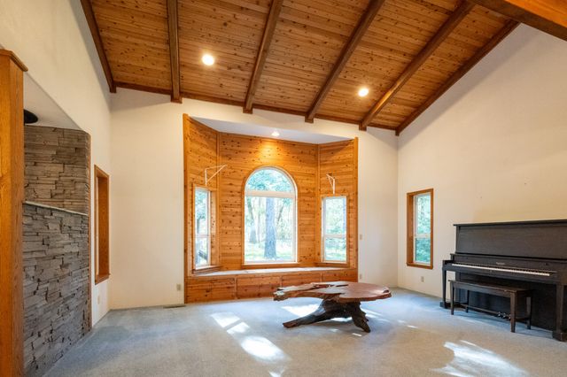 209 College Drive, Grants Pass, OR 97527