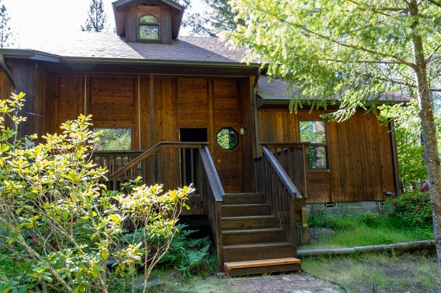 209 College Drive, Grants Pass, OR 97527