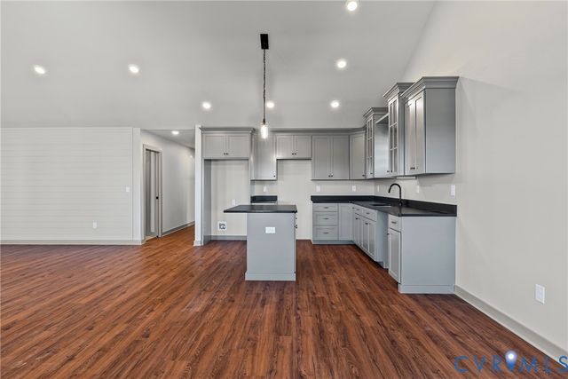 201 Zion Dr, Farmville, VA 23901