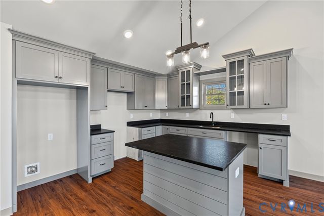 201 Zion Dr, Farmville, VA 23901