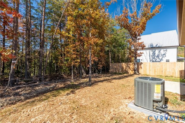 201 Zion Dr, Farmville, VA 23901