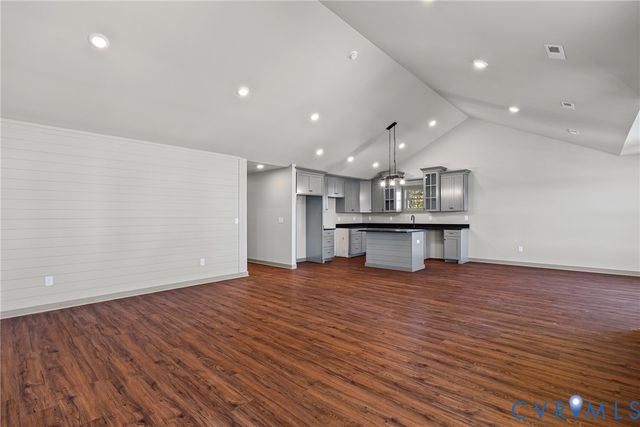 201 Zion Dr, Farmville, VA 23901