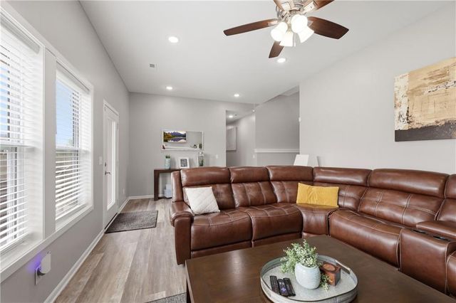 1809 NW Nicholas Drive, Grain Valley, MO 64029