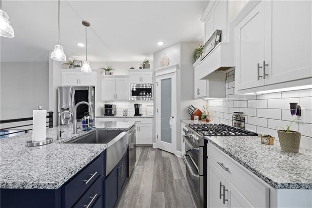 1809 NW Nicholas Drive, Grain Valley, MO 64029
