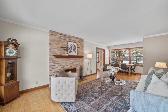 9040 N Lake DRIVE, Bayside, WI 53217