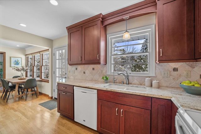 9040 N Lake DRIVE, Bayside, WI 53217