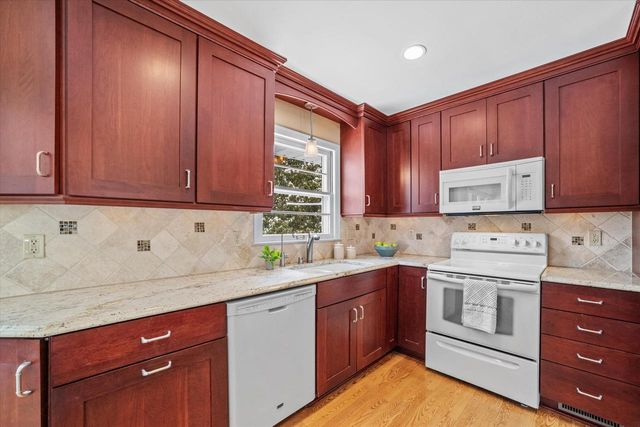 9040 N Lake DRIVE, Bayside, WI 53217