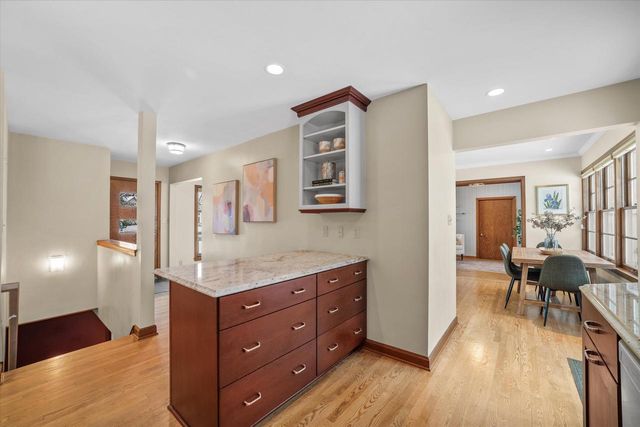 9040 N Lake DRIVE, Bayside, WI 53217