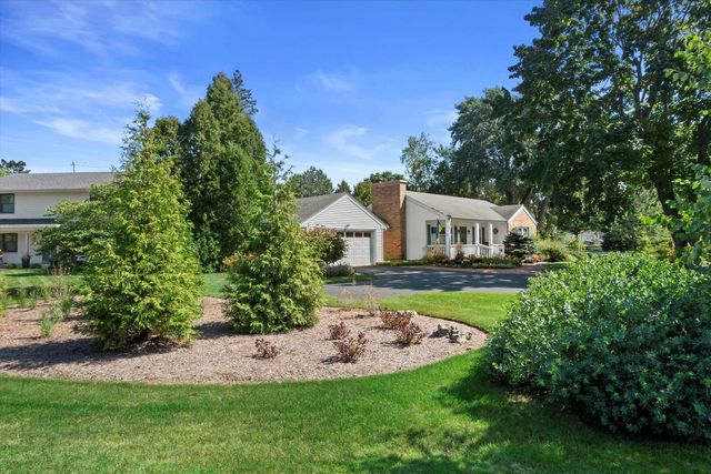 9040 N Lake DRIVE, Bayside, WI 53217