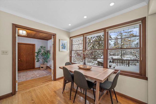 9040 N Lake DRIVE, Bayside, WI 53217