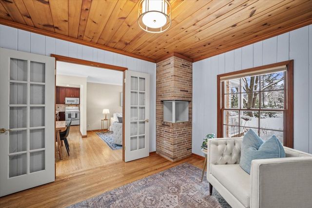 9040 N Lake DRIVE, Bayside, WI 53217