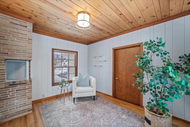 9040 N Lake DRIVE, Bayside, WI 53217