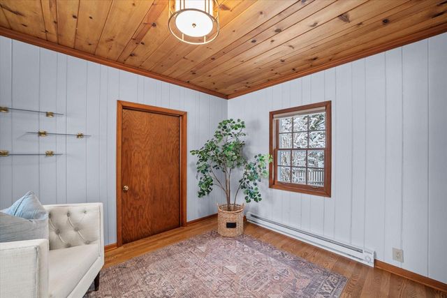 9040 N Lake DRIVE, Bayside, WI 53217