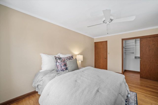 9040 N Lake DRIVE, Bayside, WI 53217