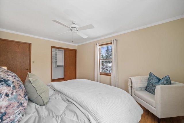 9040 N Lake DRIVE, Bayside, WI 53217