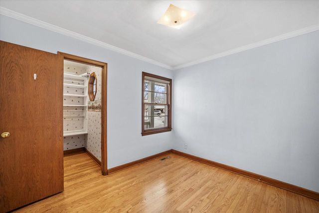 9040 N Lake DRIVE, Bayside, WI 53217