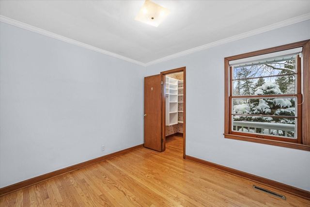 9040 N Lake DRIVE, Bayside, WI 53217