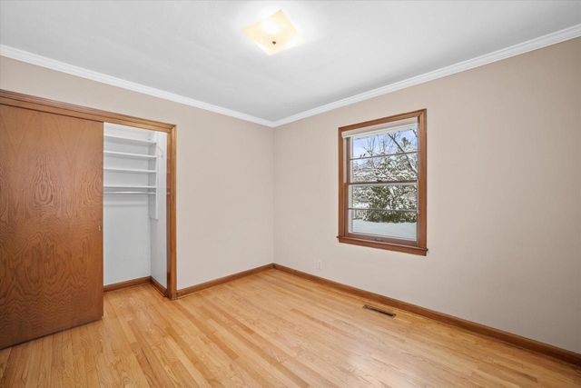 9040 N Lake DRIVE, Bayside, WI 53217