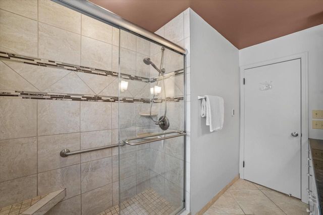 9040 N Lake DRIVE, Bayside, WI 53217