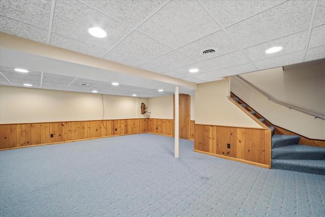 9040 N Lake DRIVE, Bayside, WI 53217