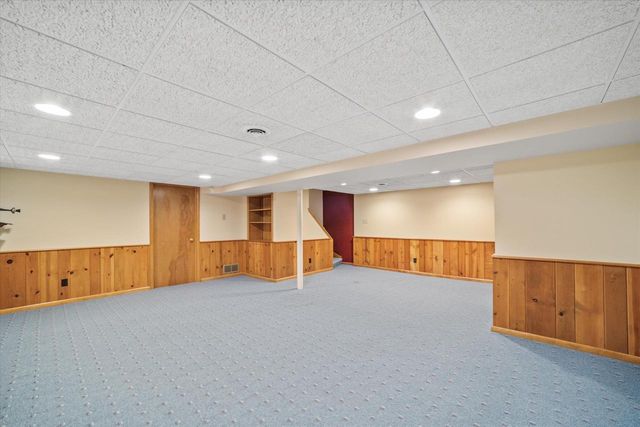 9040 N Lake DRIVE, Bayside, WI 53217