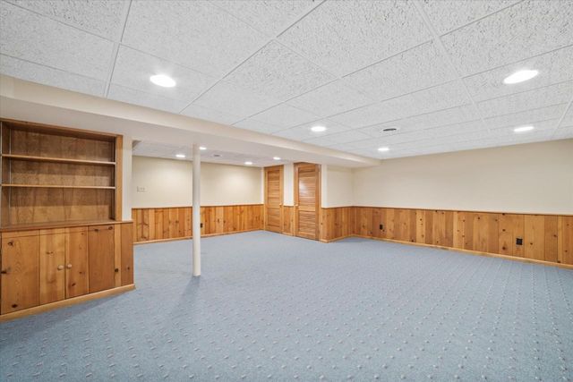 9040 N Lake DRIVE, Bayside, WI 53217