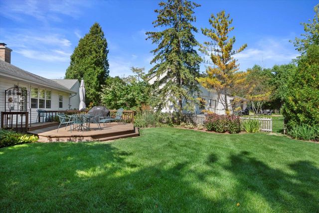 9040 N Lake DRIVE, Bayside, WI 53217