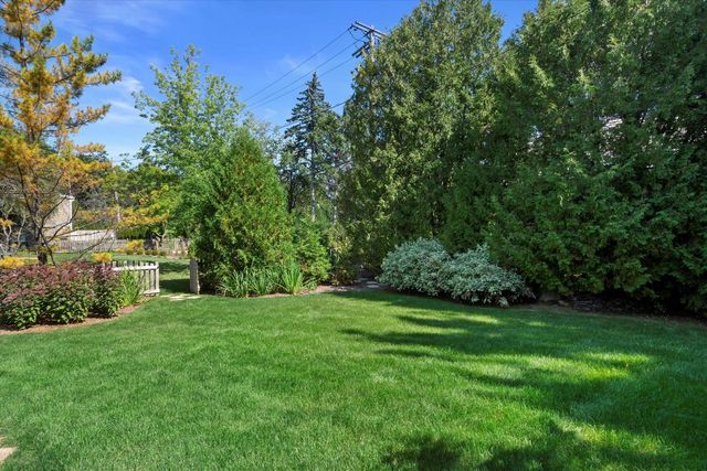 9040 N Lake DRIVE, Bayside, WI 53217