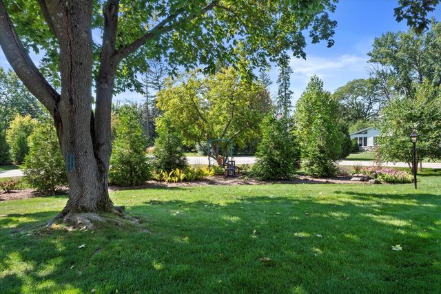 9040 N Lake DRIVE, Bayside, WI 53217