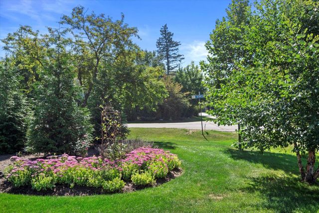 9040 N Lake DRIVE, Bayside, WI 53217