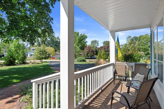 9040 N Lake DRIVE, Bayside, WI 53217