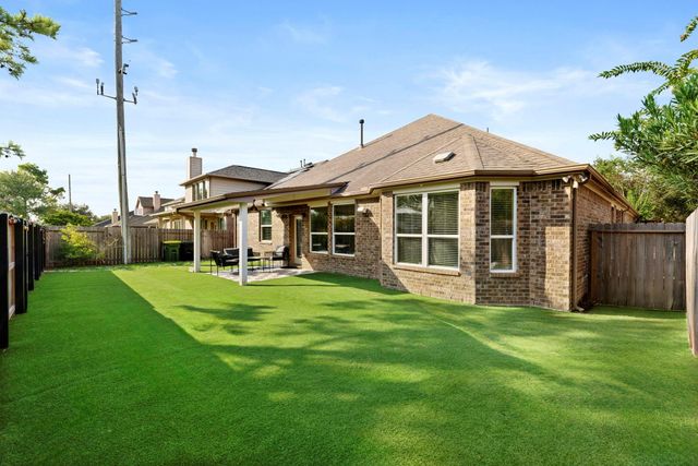 13306 Misting Falls Lane, Pearland, TX 77584