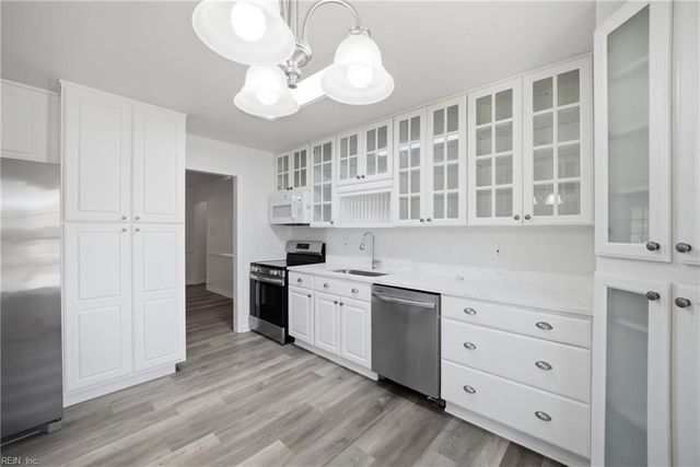 408 Gloria DR, Chesapeake, VA 23322