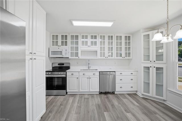 408 Gloria DR, Chesapeake, VA 23322