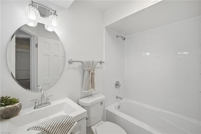 408 Gloria DR, Chesapeake, VA 23322