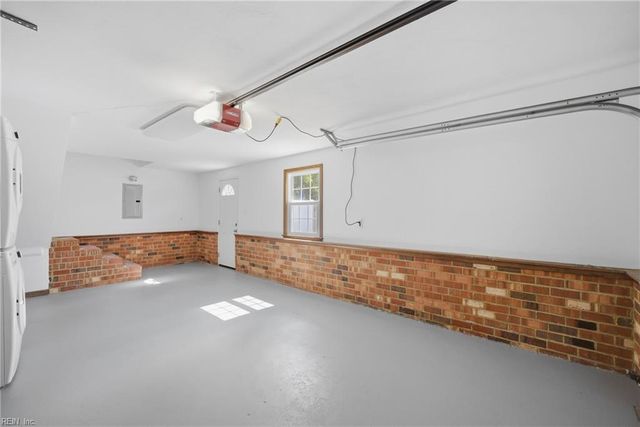 408 Gloria DR, Chesapeake, VA 23322