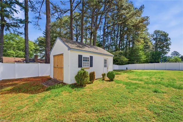 408 Gloria DR, Chesapeake, VA 23322