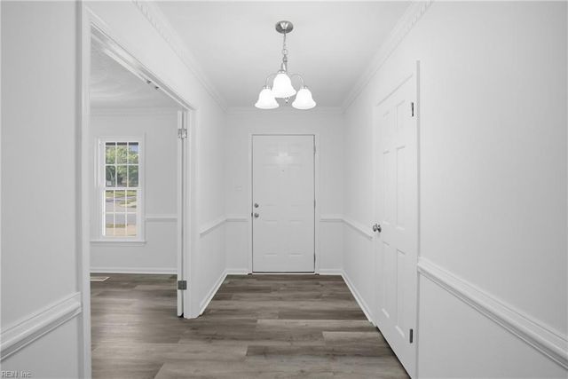 408 Gloria DR, Chesapeake, VA 23322