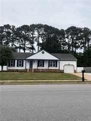 408 Gloria DR, Chesapeake, VA 23322