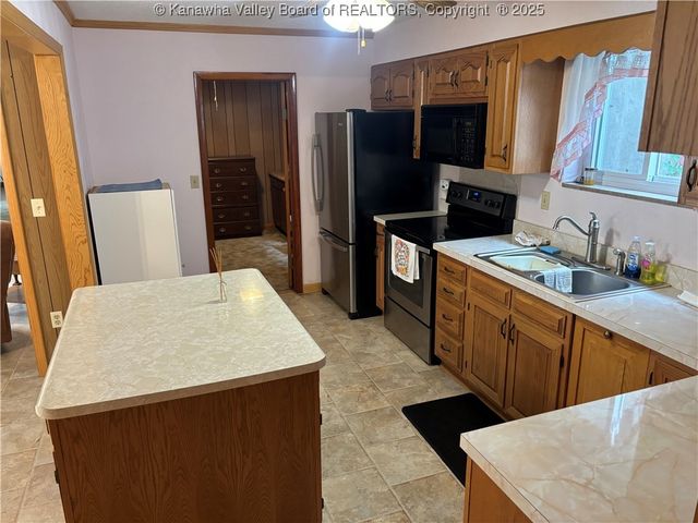 13202 & 13204 MacCorkle Avenue, Chesapeake, WV 25315